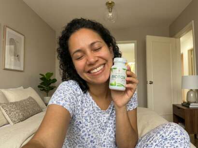 Chica feliz con biotox